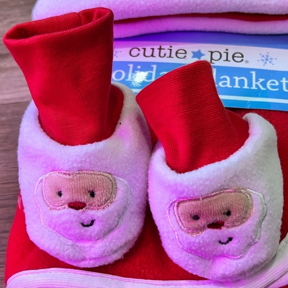 NWT, Cutie Pie Holiday Santa Blanket + Booties + Hat Set, Baby Christmas - Picture 2 of 4